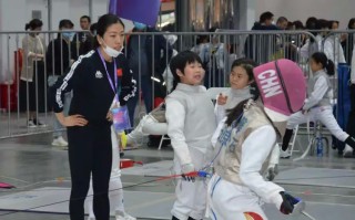 德信体育-非洲区域赛击剑比拼赛举行，满场欢呼声