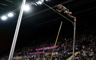 体操男子高低杆：美国选手勇夺冠军