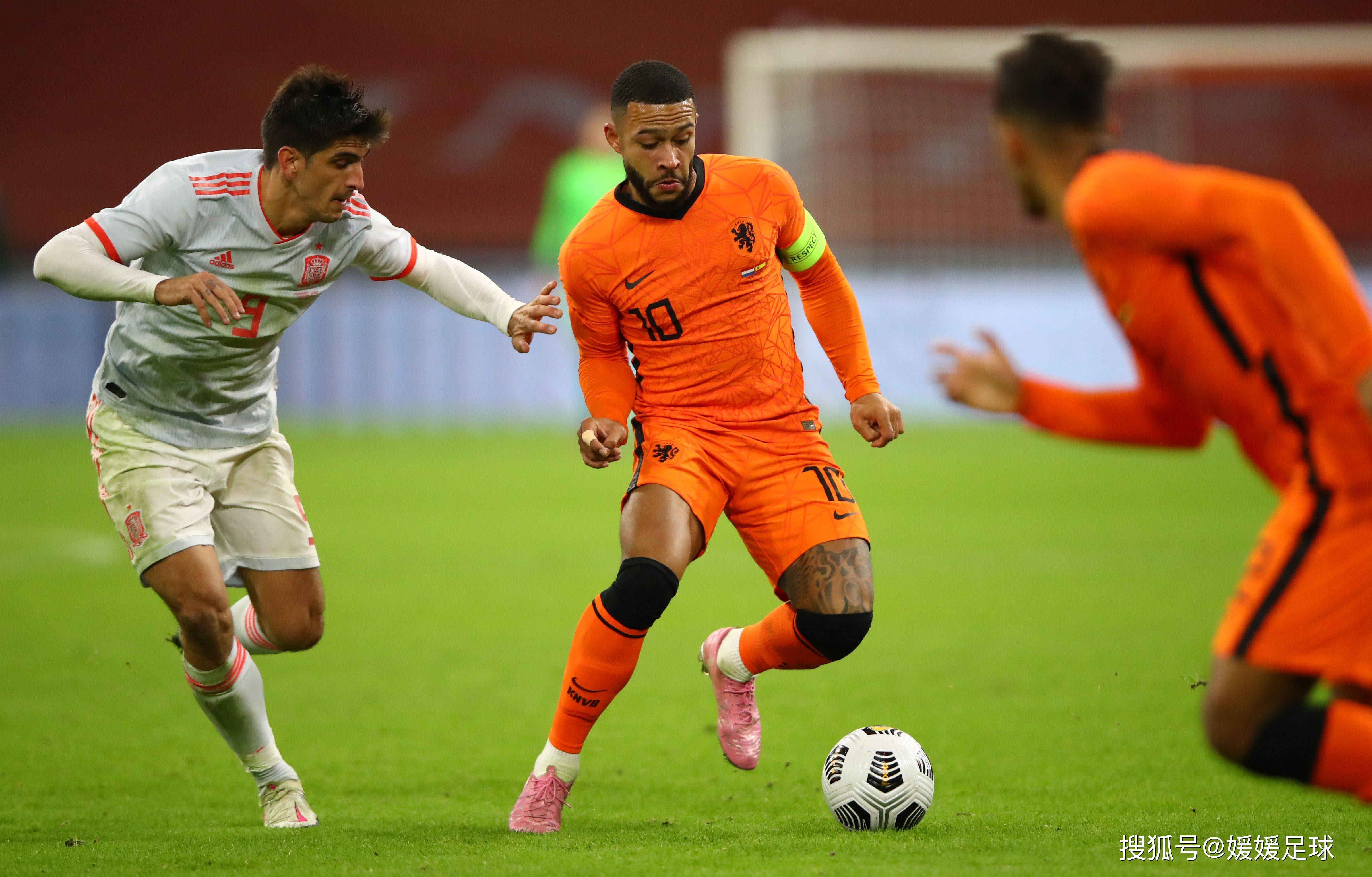 荷兰队欧预赛全队团结一心,誓取胜利走向前行-第1张图片-德信体育 荷兰队欧预赛全队团结一心,誓取胜利走向前行-第1张图片-德信体育