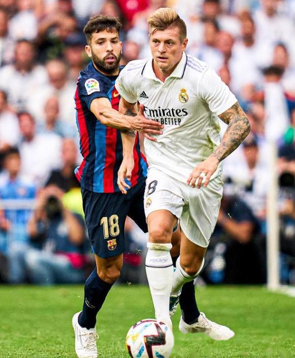 皇马逐鹿西甲：瓦伦西亚竞技场的关键之战-第2张图片-德信体育