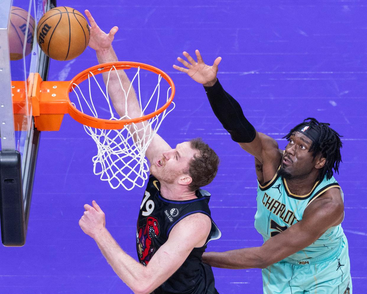 猛龙客场击败黄蜂,继续胜势不断-第1张图片-德信体育 猛龙客场击败黄蜂,继续胜势不断-第1张图片-德信体育