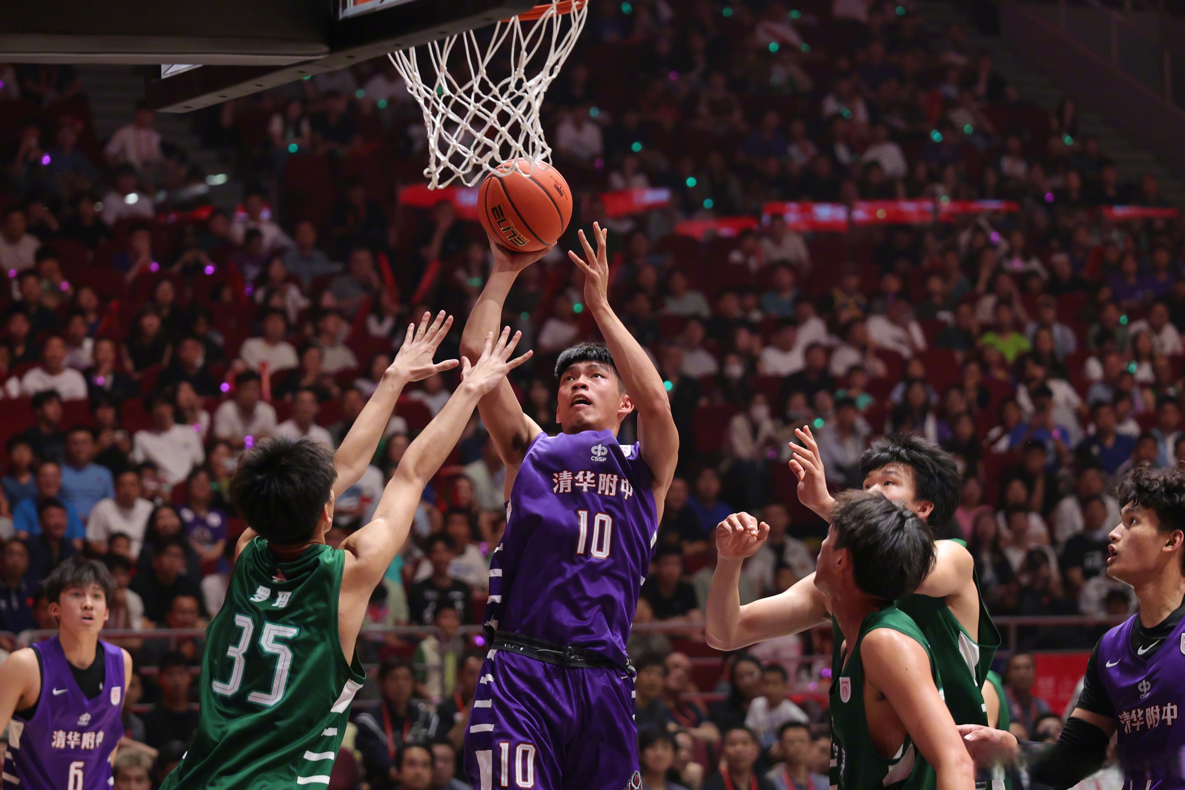 豪强球队在篮球职业联赛中全力拼搏-第2张图片-德信体育