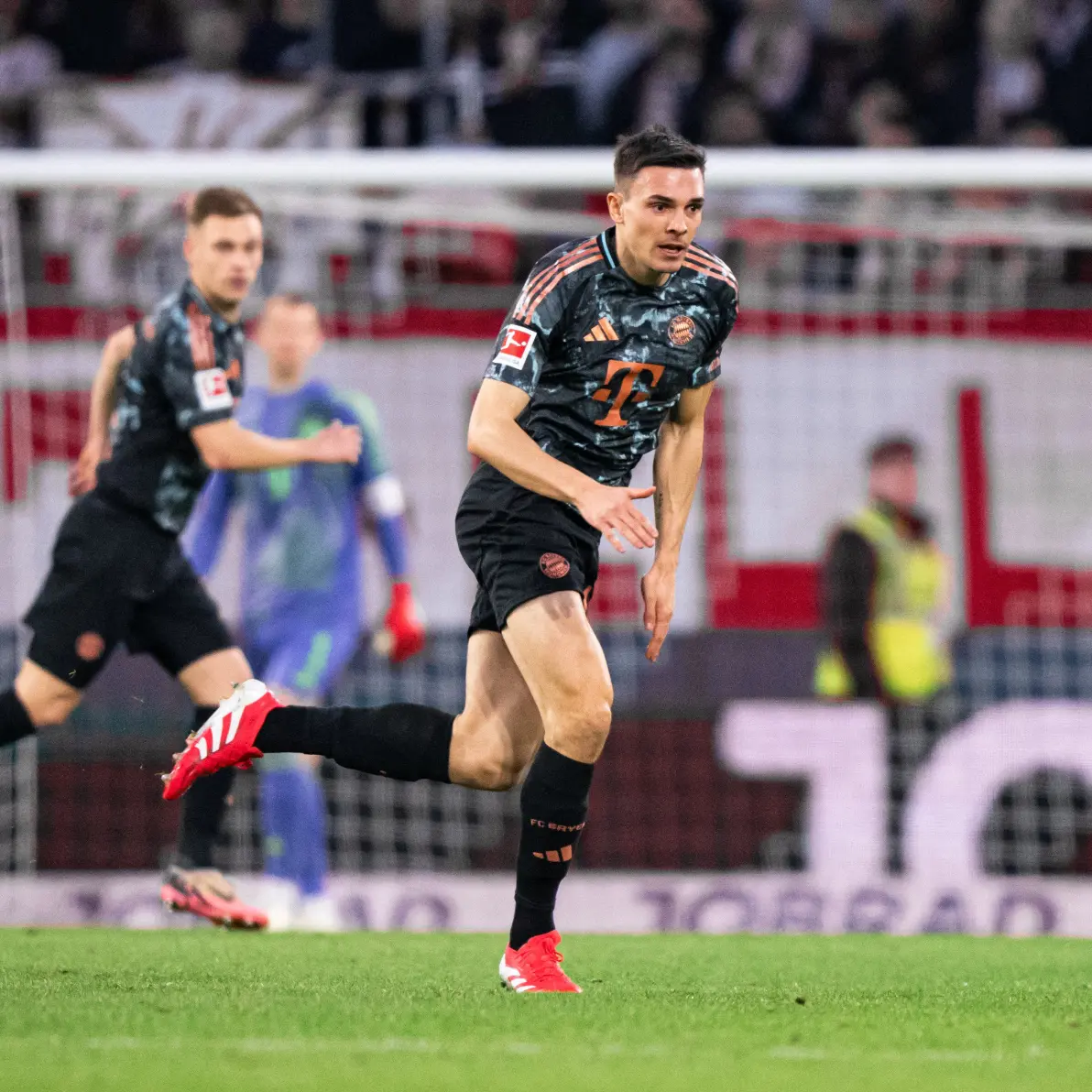 德信体育app下载-弗赖堡新援表现出色,一战成名助球队跻身前列-第1张图片-德信体育 德信体育app下载-弗赖堡新援表现出色,一战成名助球队跻身前列-第1张图片-德信体育